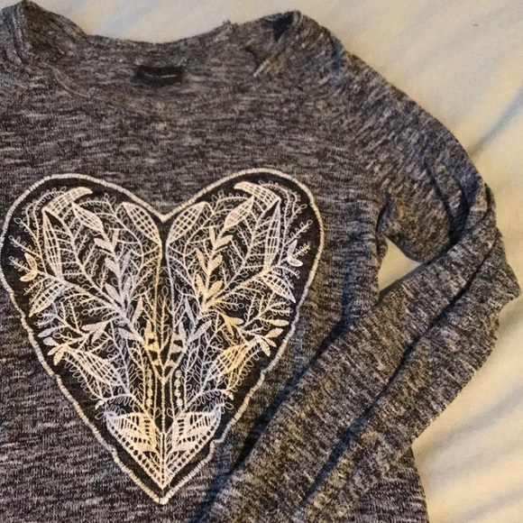 Wallpapher Tops - Wallpapher Gray Long Sleeve Heart Top